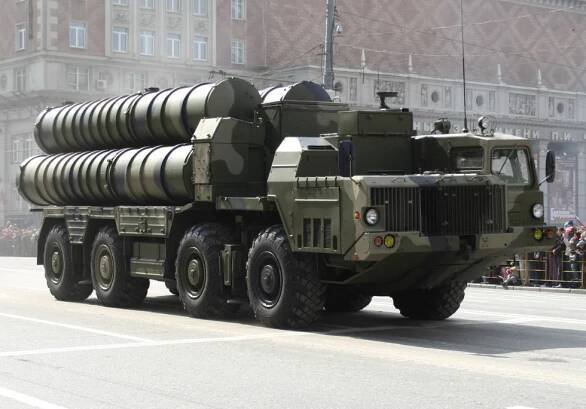 Řecko pod tlakem USA posílá na Ukrajinu rakety S-300