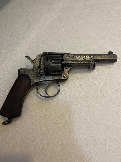 REVOLVER SYSTÉMU FANGUS, RÁŽE 450