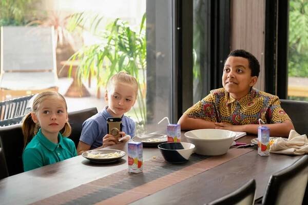 Single Parents - A Night of Delicate Frenching - Z filmu - Ella Allan, Mia Allan, Devin Trey Campbell