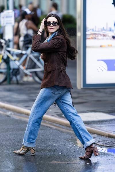 Anne Hathaway, Emily Blunt & Meryl Streep On 'The Devil Wears Prada 2' Set