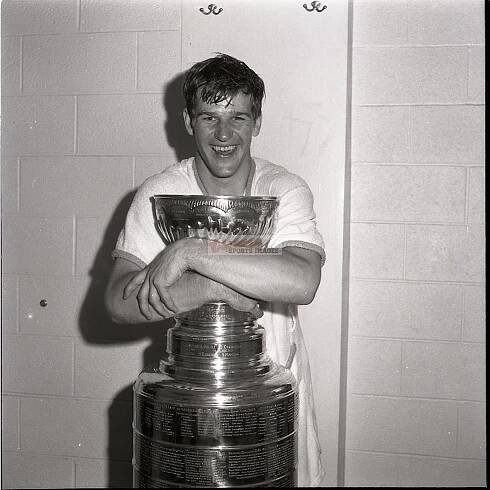 Bobby Orr “Cup Hug” | DGL Sports – Vancouver Sport and Memorabilia