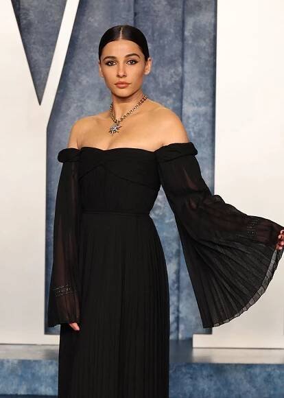 Naomi Scott - Joint, Hairstyle, Arm, Shoulder, One-piece... - Female Celebrities