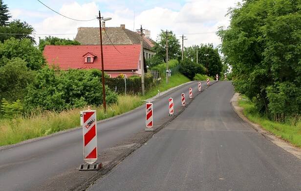 Soubor:Suchá, Prostředkovice, road No 38.jpg – Wikipedie