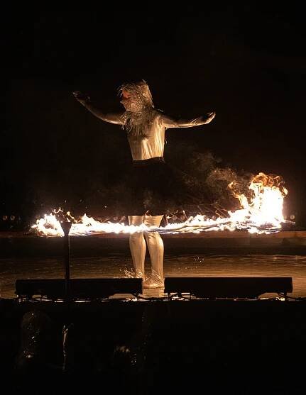 FOTO: Pocta novému cirkusu ve velkém stylu. Artisti otevřeli jubilejní ročník Letní Letné