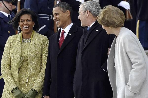 US First Lady Michelle Obama and President Barack Obama escort former US President George W. Bush and his wife Laura as the Bushes leave the US Capitol in Washington, DC, on January 20, 2009, following the swear in of Obama as the 44th US President. 