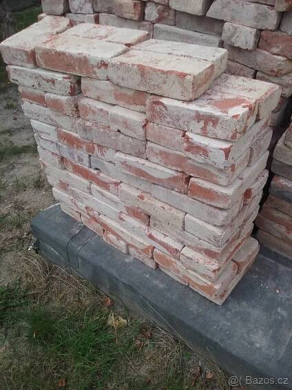 Cihly, kvalitní, plné, pálené, očištěné - Hradec Králové