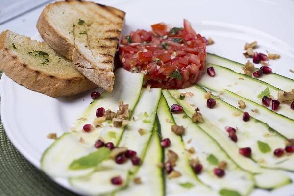 Cuketové Carpaccio S Rajčatovým Tatarákem • TV Paprika