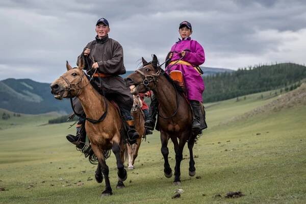 The Mongolian deel: A Pageant of Tradition - Claire Thomas Photography