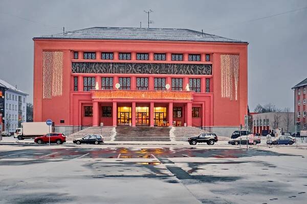Co ukrývají staré německé kroniky? Sokolov si je nechá přeložit
