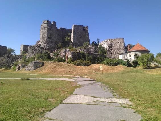 Hrad Levice (príjazd)