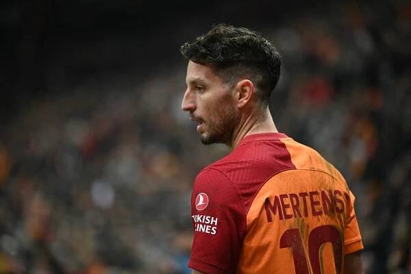 Galatasaray's Belgian forward #10 Dries Mertens looks on during the UEFA Europa League round of 32 first leg football match between Galatasaray SK and AC Sparta Praha (Prague) at Ali Sami Yen Spor Kompleksi stadium in Istanbul on February 15, 2024. (Photo by OZAN KOSE / AFP)