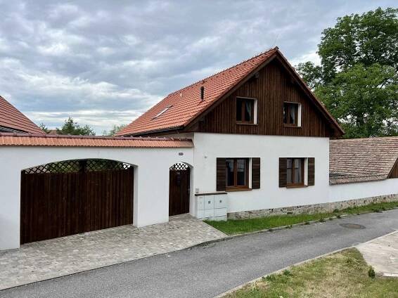 O Chalupě nad rybníkem | Ubytování Roudnice nad Labem, Straškov-Vodochody, restaurace, hotel, wellness | Hotel Amálka