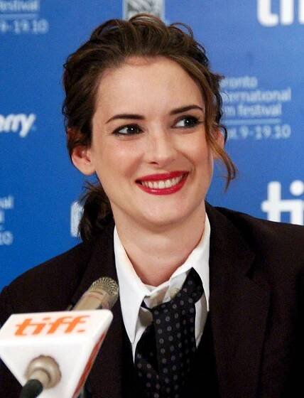 Soubor:Winona Ryder 2010 TIFF adjusted.jpg – Wikipedie