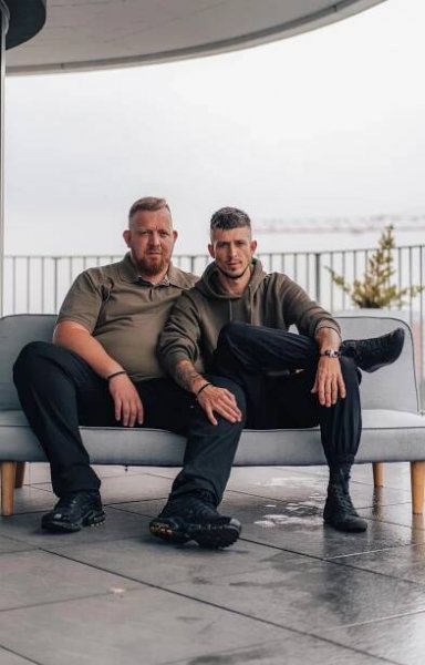 „Nejsme auta ani psi, abychom se registrovali. Až se změní v ČR zákony, pak do toho s partnerem praštíme,” říká tanečník Filip Jankovič