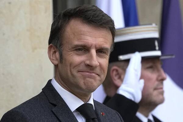 Macron: Fico je veľmi blízky Rusku, vyzradil debatu o západných vojakoch na Ukrajine