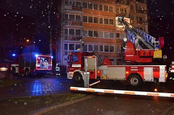 Požár balkonu probudil v sobotu nad ránem nájemníky panelového domu v centru Liberce