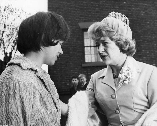 Rita Tushingham, Dora Bryan - Kapka medu - Z filmu
