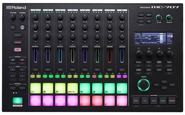 Roland MC-707 Groovebox
