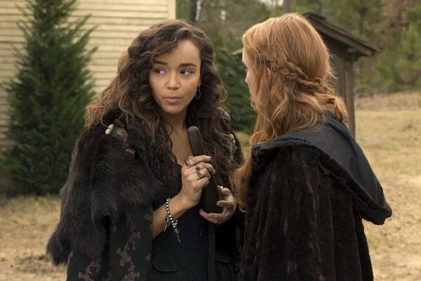 Salem - Blood Kiss - Z filmu - Ashley Madekwe, Tamzin Merchant