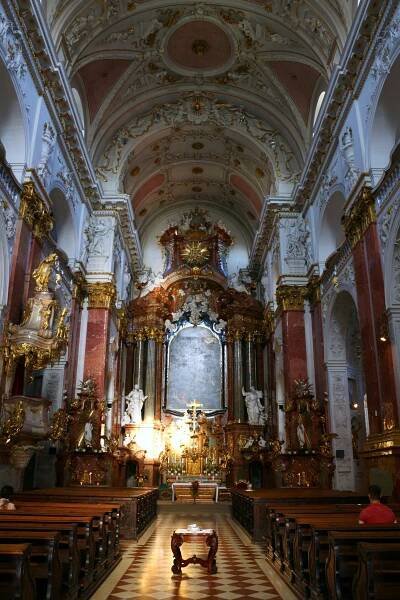 Soubor:Praha kostel sv. Ignáce loď 2.jpg – Wikipedie