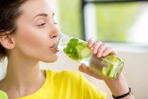 Okurková voda osvěžuje a pomáhá při hubnutí. Navíc skvěle chutná a je plná vitaminů a minerálů | JenŽeny.cz