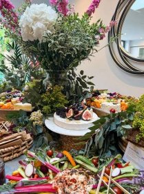 London based Grazing Boards, Platters, Graze Table & Graze Box Catering company hand delivering signature and bespoke Graze Boxes, Graze Boards and Graze Tables and Graze Platters for all occasions including weddings, hen parties, corporate and client cat