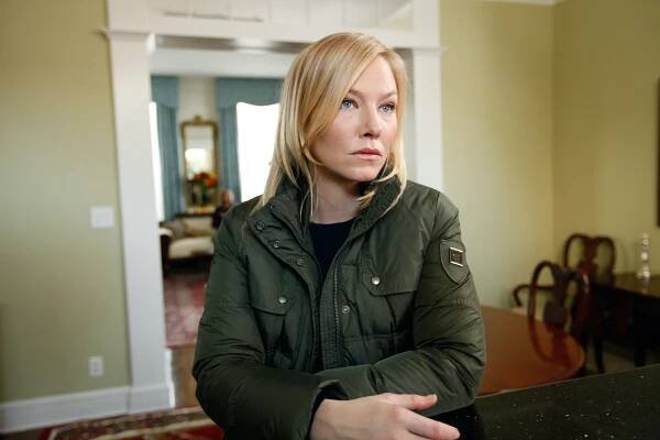 Kelli Giddish - Actress