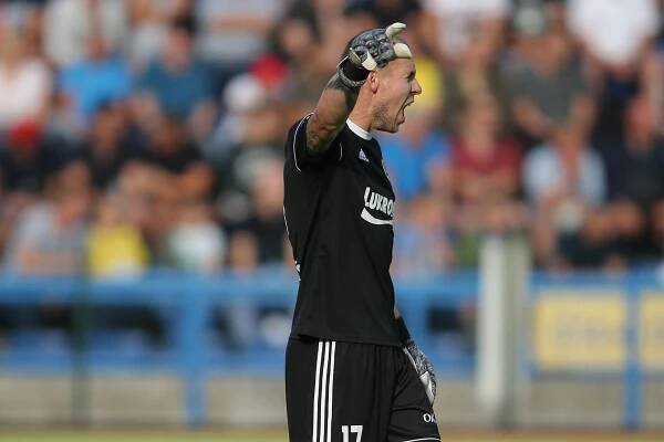 Drama po ligovém derby. Dostál dochytal s vnitřním krvácením, musel na JIP