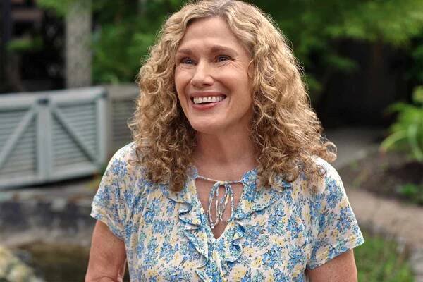 Virgin River. Gwynyth Walsh as Jo Ellen in episode 401 of Virgin River. Cr. Courtesy Of Netflix © 2022