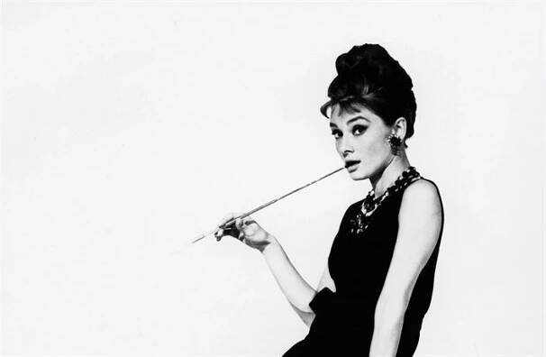 Givenchyho módu proslavila Audrey Hepburnová a její malé černé