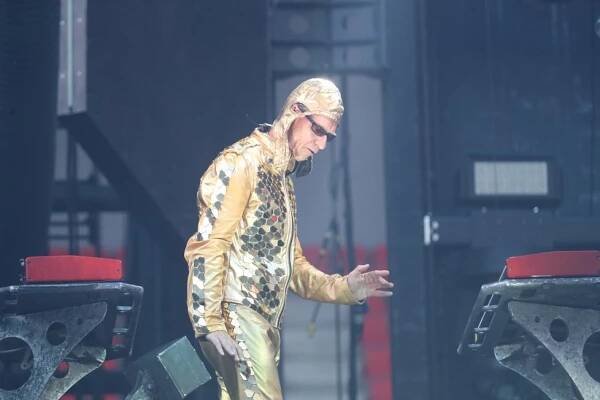 Zpěvák skupiny Rammstein skončil na intenzivní péči! Podezření na koronavirus