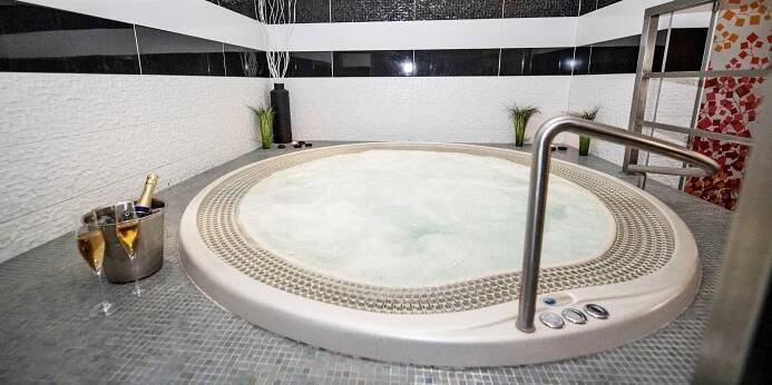 90–120 min. v soukromé wellness zóně: vířivka i sauna - Obrázek 3