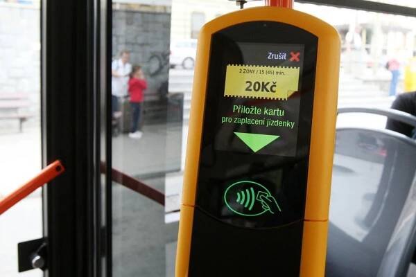 Olomouc spouští on-line prodej jízdenek. Kartou v tramvaji ale platit nepůjde