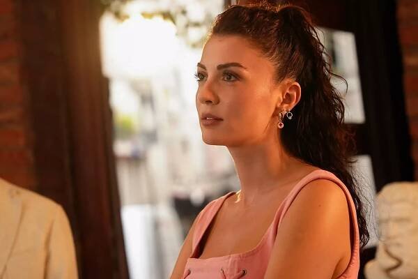 Za hlasem srdce - Epizoda 5 - Z filmu - Burcu Özberk