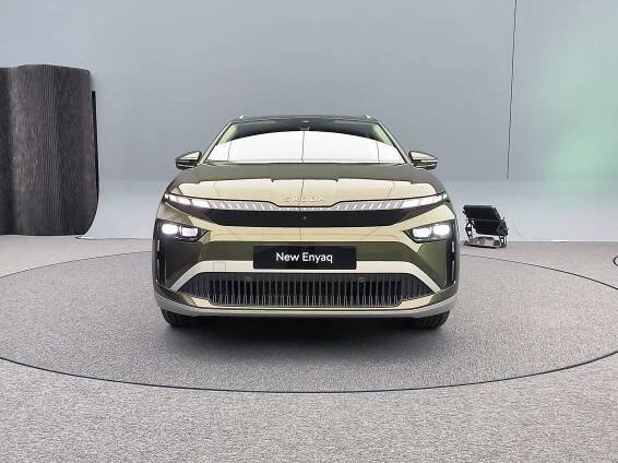 Copak je to za auto? Škoda představuje nový Enyaq, spletete si ho s Elroqem