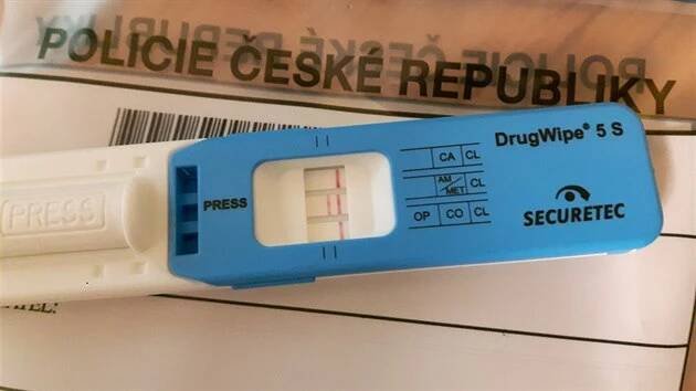 Pozitivní test na drogy jednoho z řidičů, která v uplynulé době kontrolovala smíchovská policejní hlídka.
