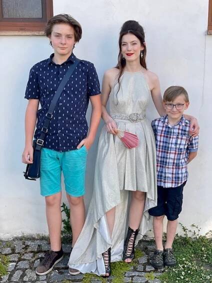 Kráska z Ulice má v seriálu i bráchu. Ukázala nám svoji rodinu, dědeček byl slavný filmový kaskadér