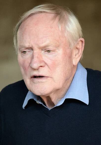 Soubor:Julian Glover 2014 (cropped).jpg – Wikipedie