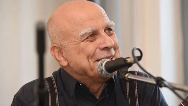 Ivan Mládek slaví 80. V důchodu si pořídil o 40 let mladší ženu a dvě malé děti