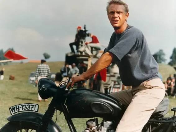 Steve McQueen byl milovníkem rychlých strojů.