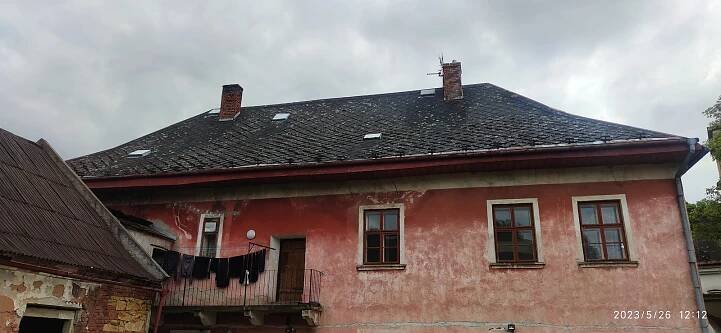 Fara ve Starém Městě mění životy. Nyní potřebuje 16 tisíc nových tašek