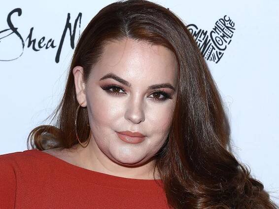Tess Holliday Calls Out Photo-Editing App for Slimming Her Body Down in Ad