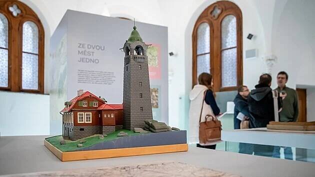 O společných i odlišných cestách obou měst vypráví nová výstava.
