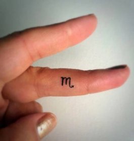 tetování prstem 182