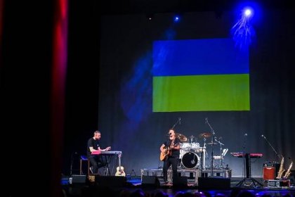 Vyprodané Moravské divadlo rozezněl koncert pro Ukrajinu. Vynesl 620 tisíc!