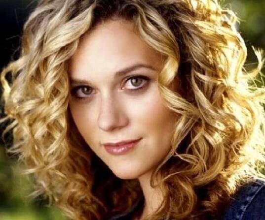 Hilarie Burton Biography - Facts, Childhood, Family Life & Achievements of Actress