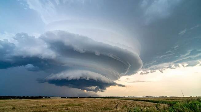 Blížící se bouře může být silná. Meteorologové se neobávají jen krup – vědí, kam může udeřit