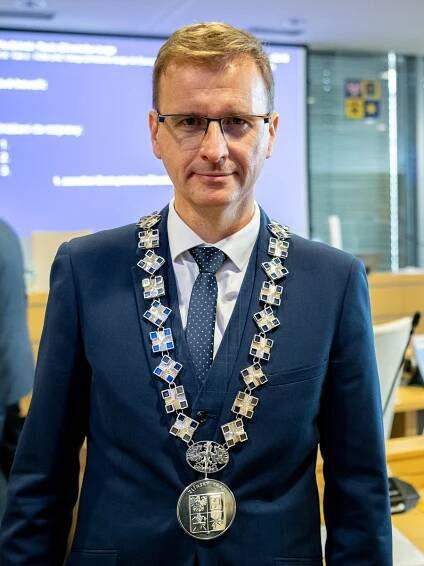 Tohle je nové vedení Zlínského kraje. Hejtmanem je Holiš, koho má k ruce