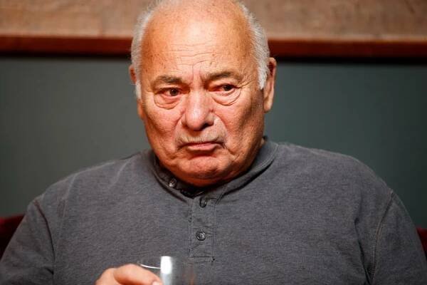 Zemřel herec Burt Young (†83): Švagr Rockyho „Paulie“! Navštívil i Prahu