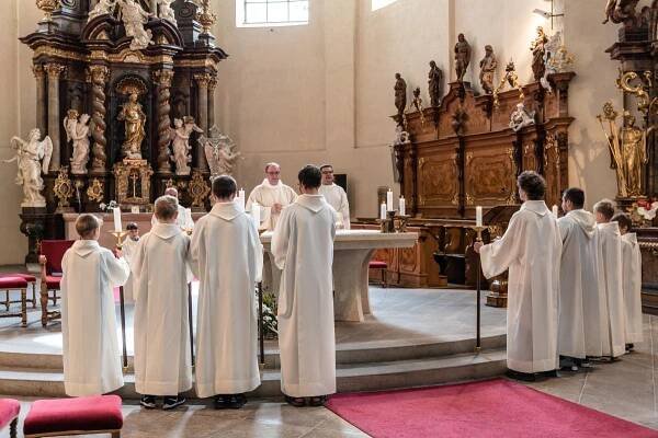 Přijetí nového ministranta | Farnost sv. Markéty v Břevnově
